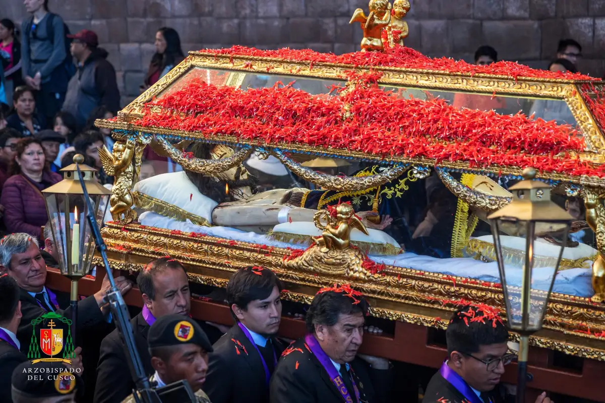 Semana Santa en Cusco: procesión del Santo Sepulcro | TreXperience