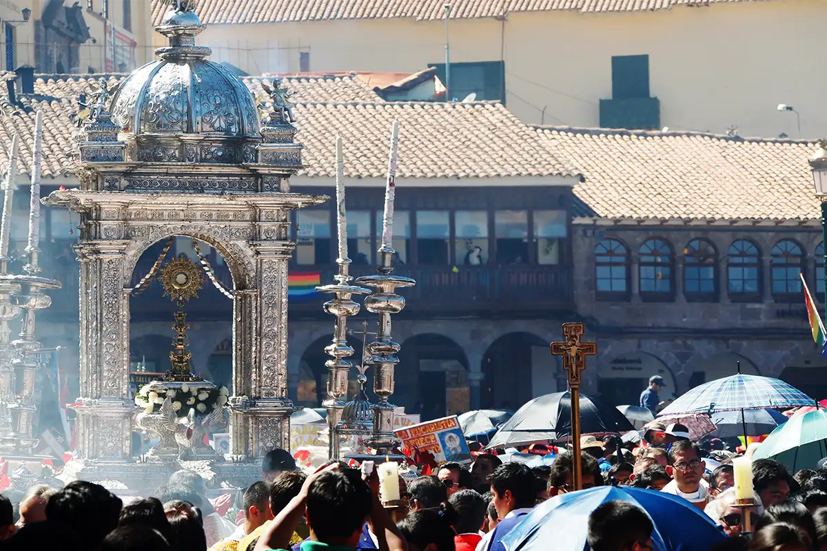 Semana Santa en Cusco - Procesión del Santísimo Sacramento | TreXperience
