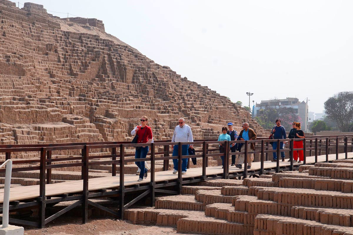 how to get to huaca pucllana | TreXperience