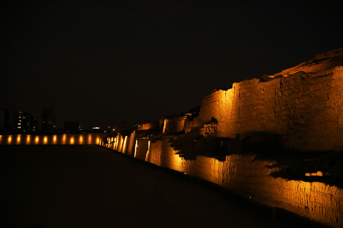 huaca pucllana night | TreXperience