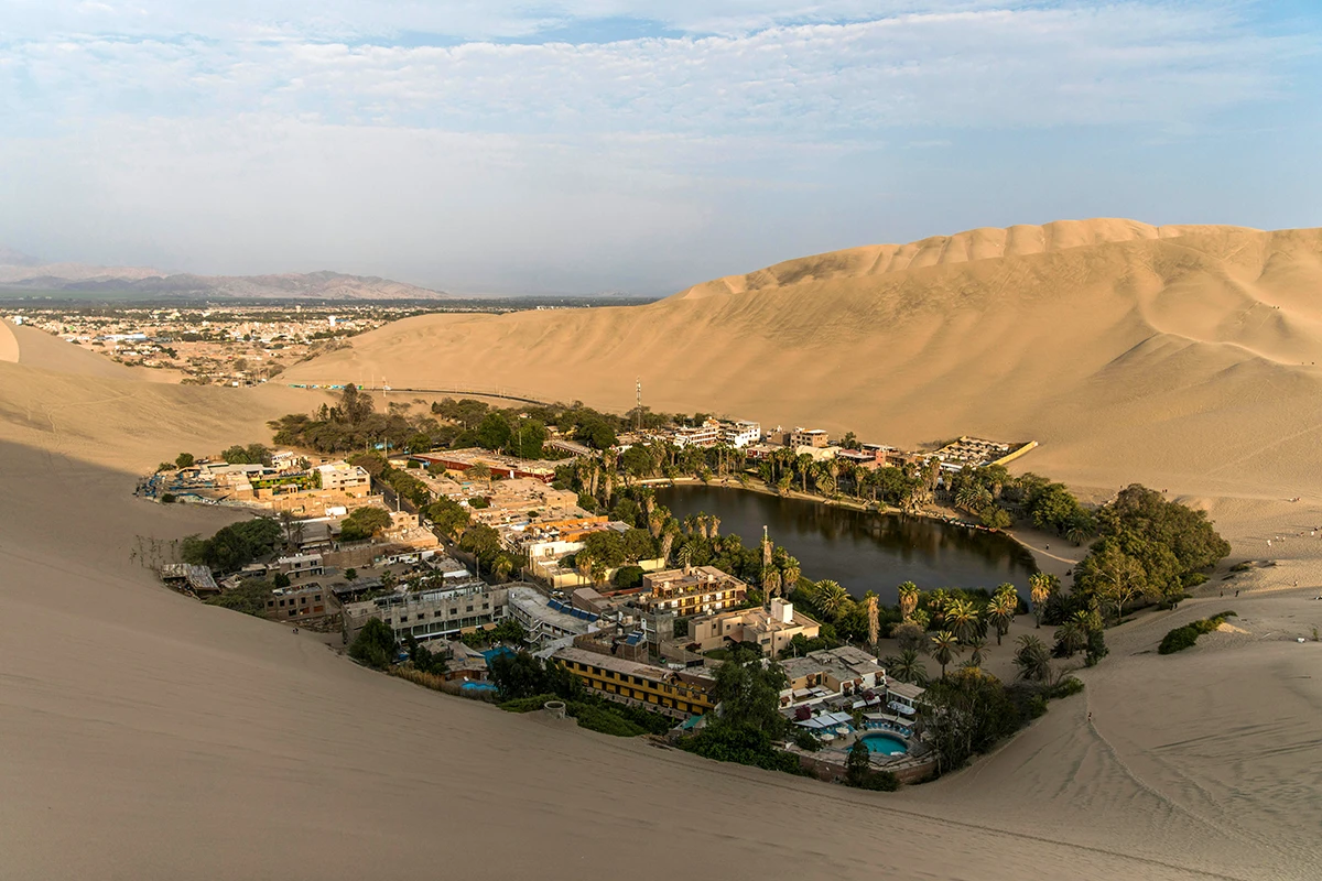 Huacachina - 18 lugares turísticos en Perú que debes incluir en tu itinerario | TreXperience