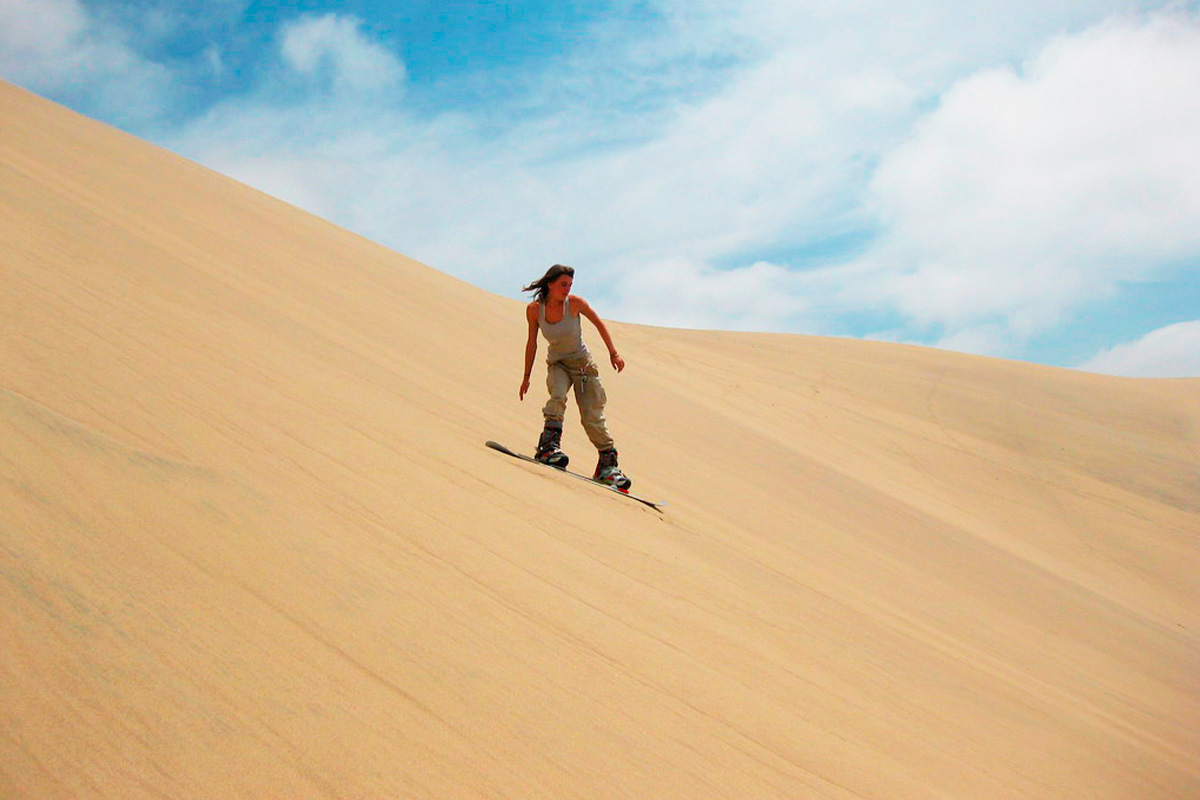 huacachina sandboarding | TreXperience