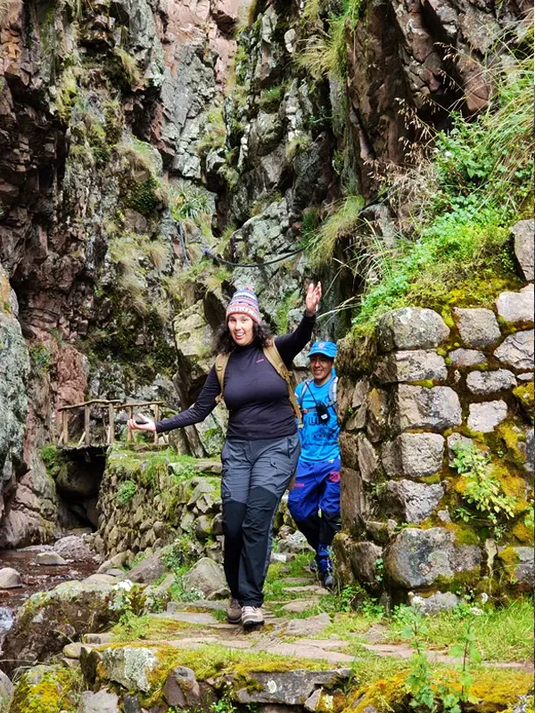 Mountain gorge leading to the main entrance of Huchuy Qosqo Mountain gorge leading to the main entrance of Huchuy Qosqo | TreXperience