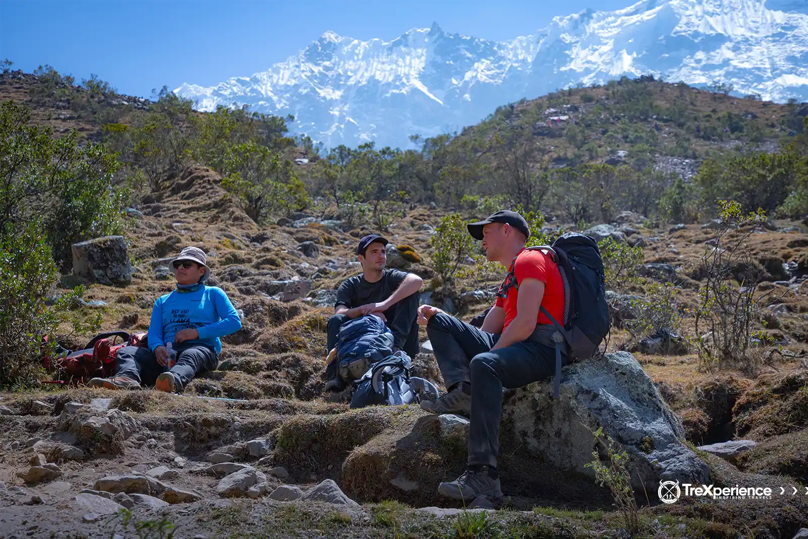 Group of hikers on the Humantay Like | TreXperience