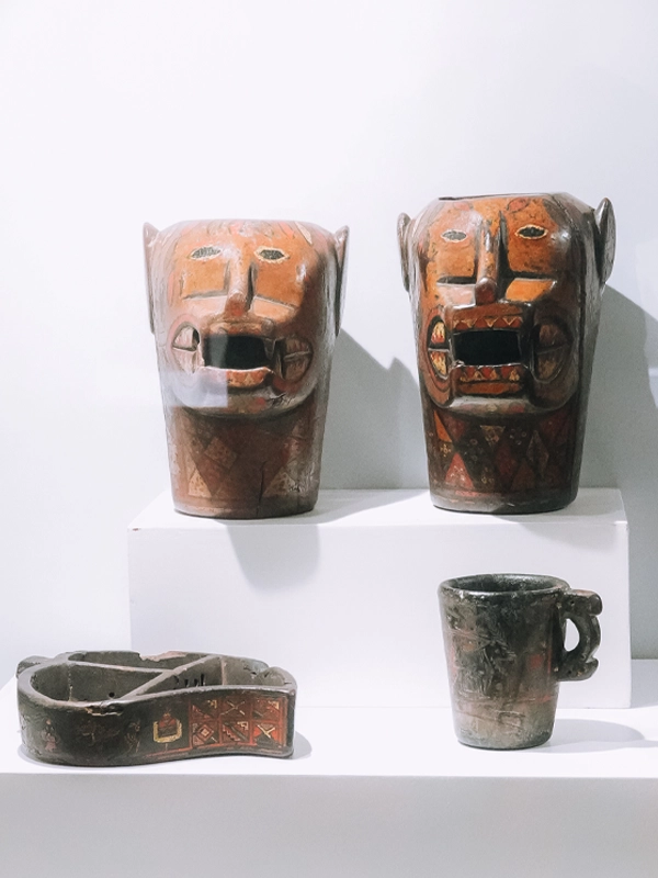 Keros Incas hechos de madera Museo Inka exposicion de keros incas | TreXperience