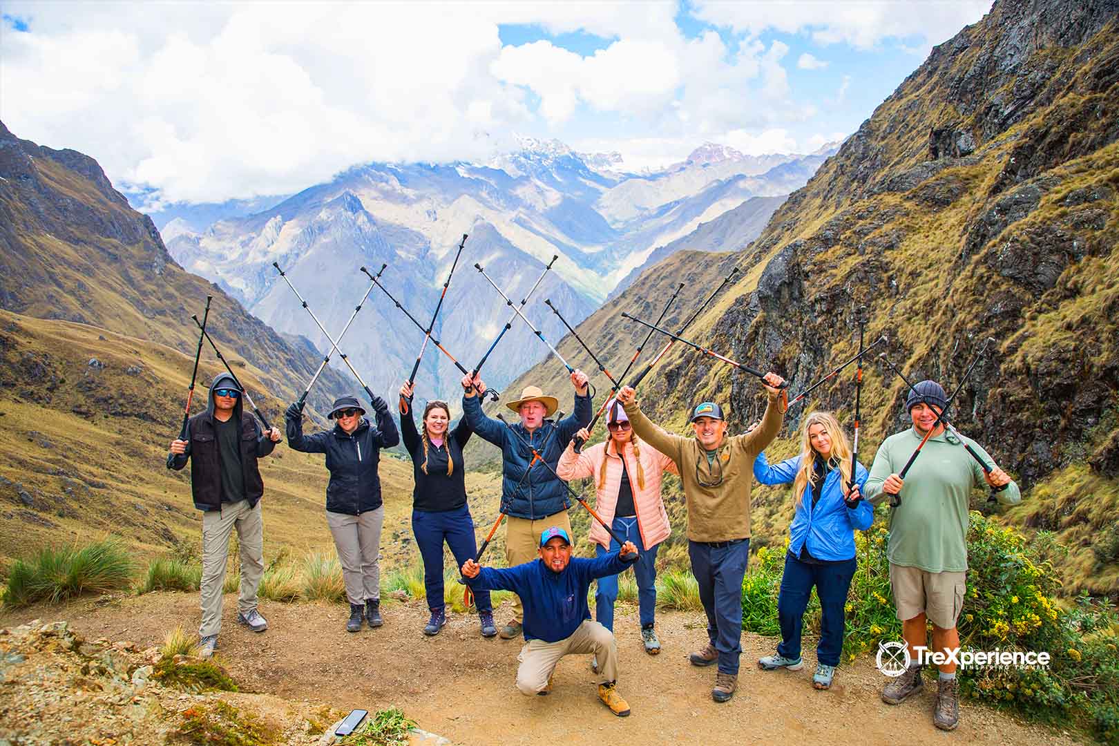 Interaction with other traverlers in Peru | TreXperience
