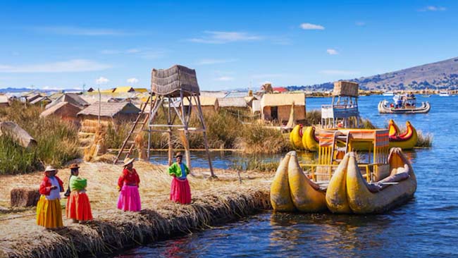 Lago Titicaca Los Uros en Puno | TreXperience