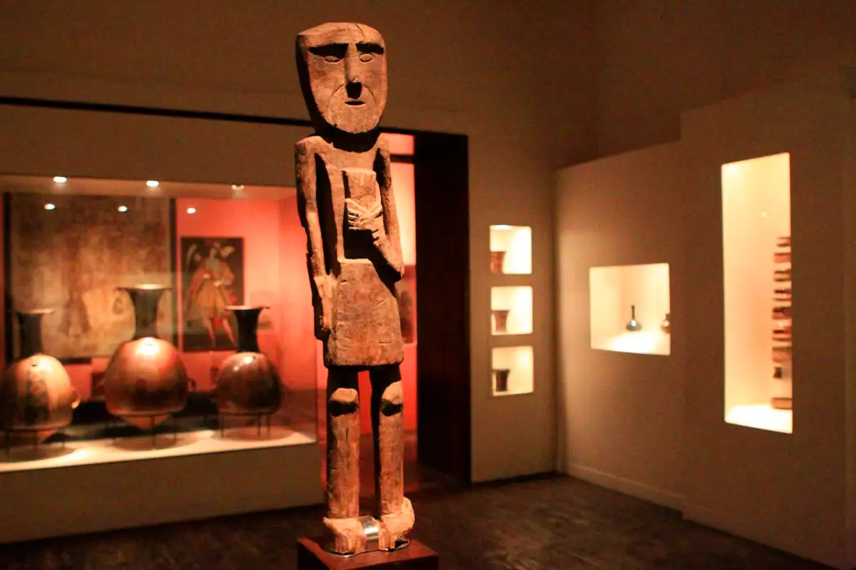 Sculpture at the Larco Museum in Lima | TreXperience Sculpture at the Larco Museum in Lima | TreXperience