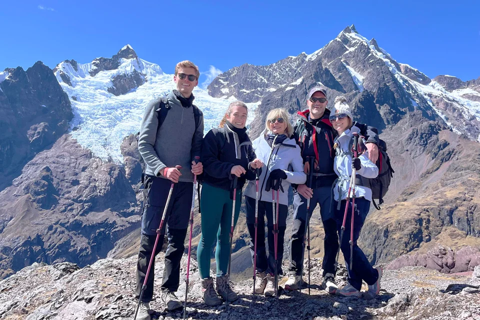 Caminantes durante el Trek Lares Caminantes durante el Trek Lares