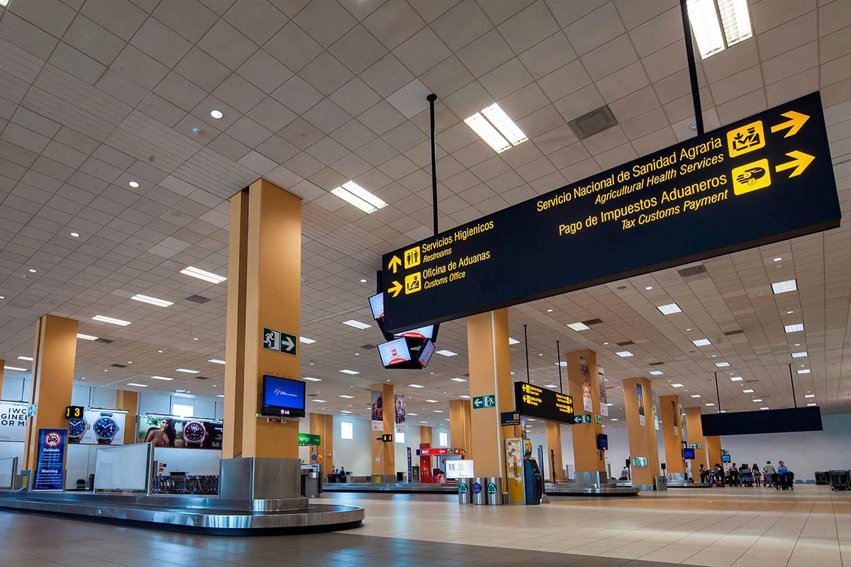 Lima Airport - How to get from Lima to Cusco | TreXperience