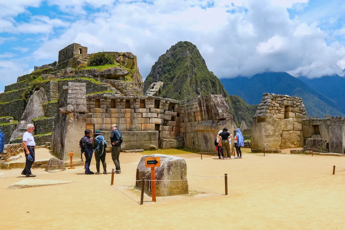 Plaza de los Templos de Machu Picchu Plaza de los Templos de Machu Picchu | TreXperience