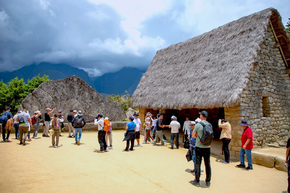 Explorando la Roca Sagrada de Machu Picchu Roca Sagrada en la Ruta 2B de Machu Picchu | TreXperience