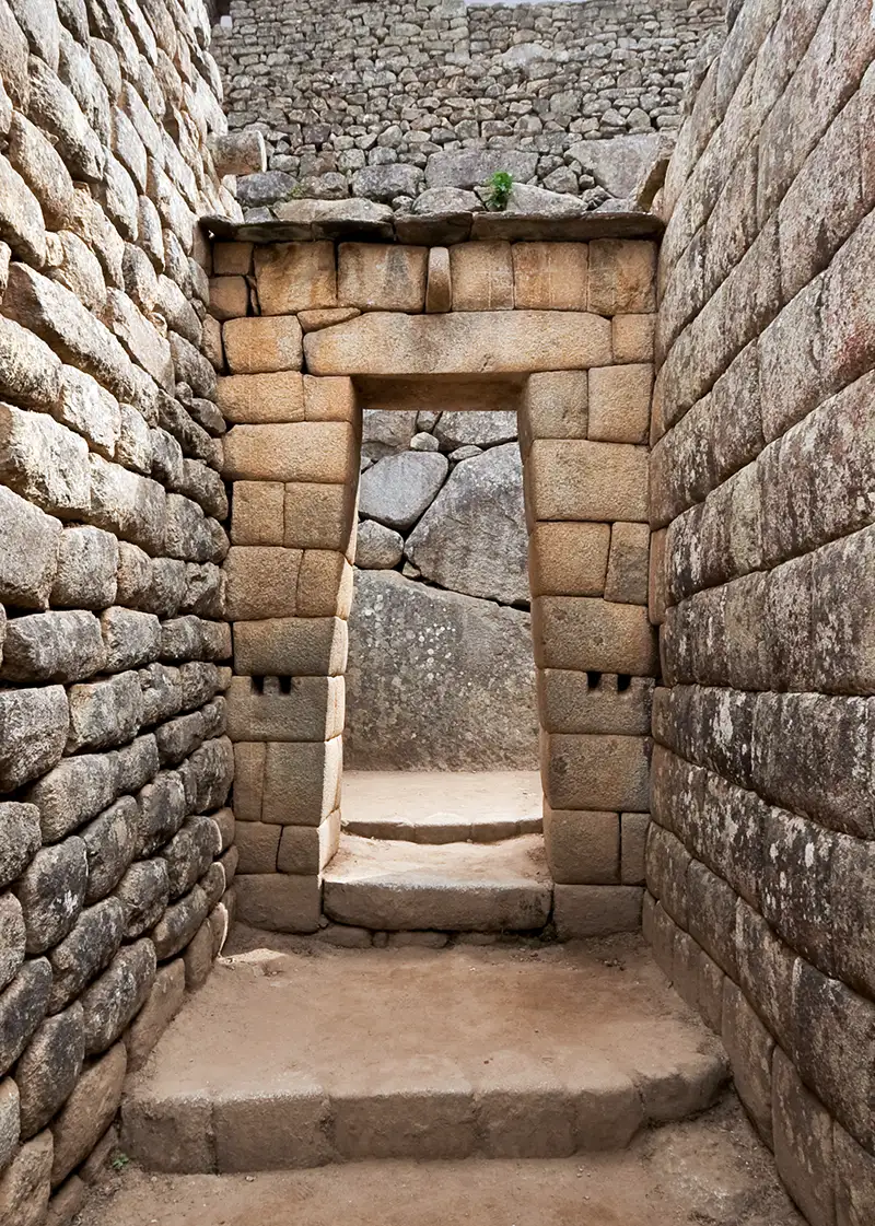 Trapezoidal door in Machu Picchu | TreXperience