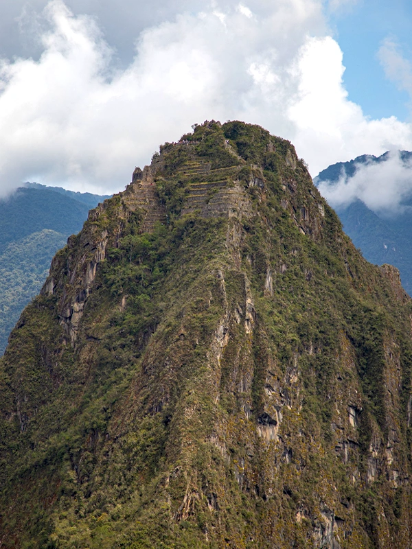 Huayna Picchu visto desde Machu Picchu Vista de Huayna Picchu desde Machu Picchu | TreXperience