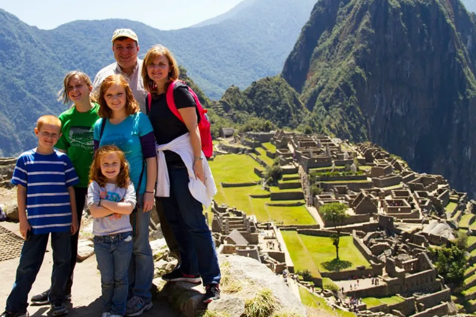 A family in Machu Picchu | TreXperience