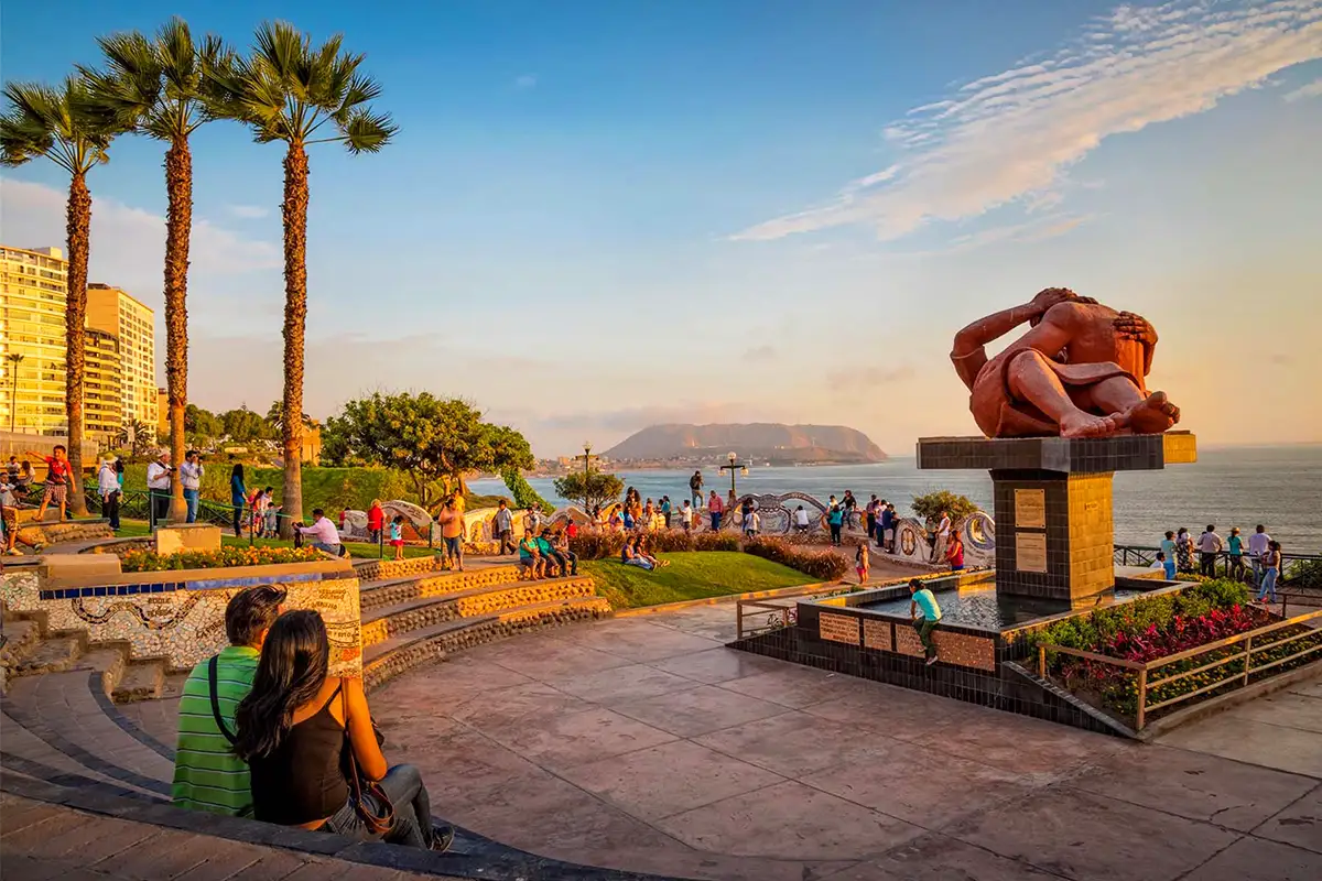 Love Park on Malecón de la Reserva, Miraflores, Lima | TreXperience Love Park on Malecón de la Reserva, Miraflores, Lima | TreXperience