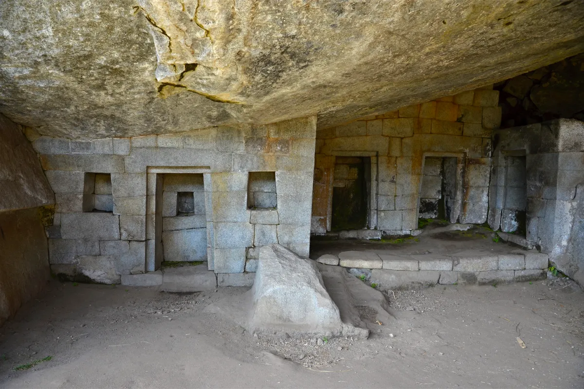 Explorando el Templo de la Luna, la Gran Caverna de Machu Picchu La Gran Caverna o Templo de la Luna en Machu Picchu | TreXperience