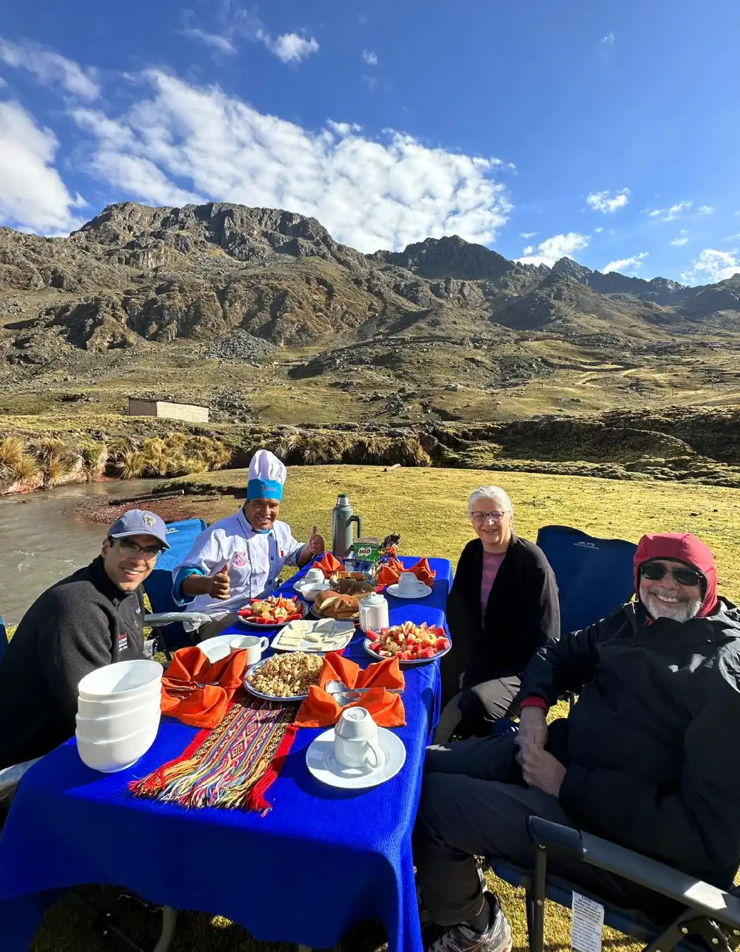 Almuerzo en Phulawasipata - Montaña de Colores | TreXperience