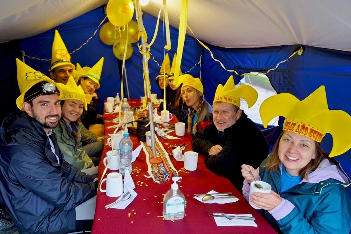 Inca Trail hikers gathered, sharing New Year’s Day meals.