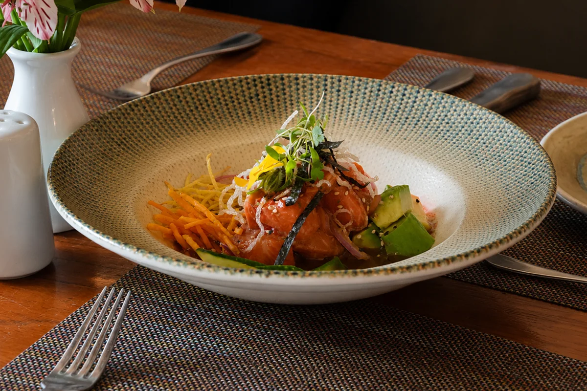 Ceviche nikkei servido en el restaurante Don Pancho Taberna Cusco Ceviche nikkei peruano-japones | TreXperience