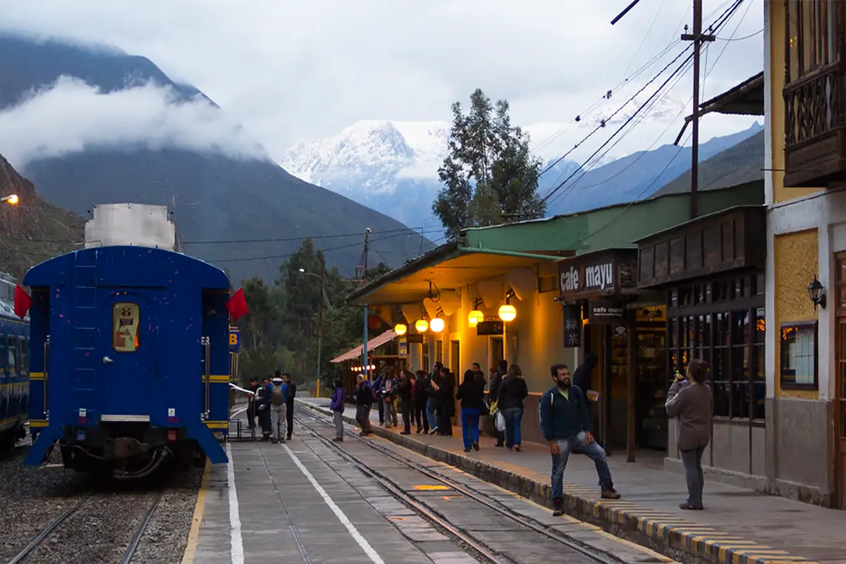 Ollantaytambo train station | TreXperience