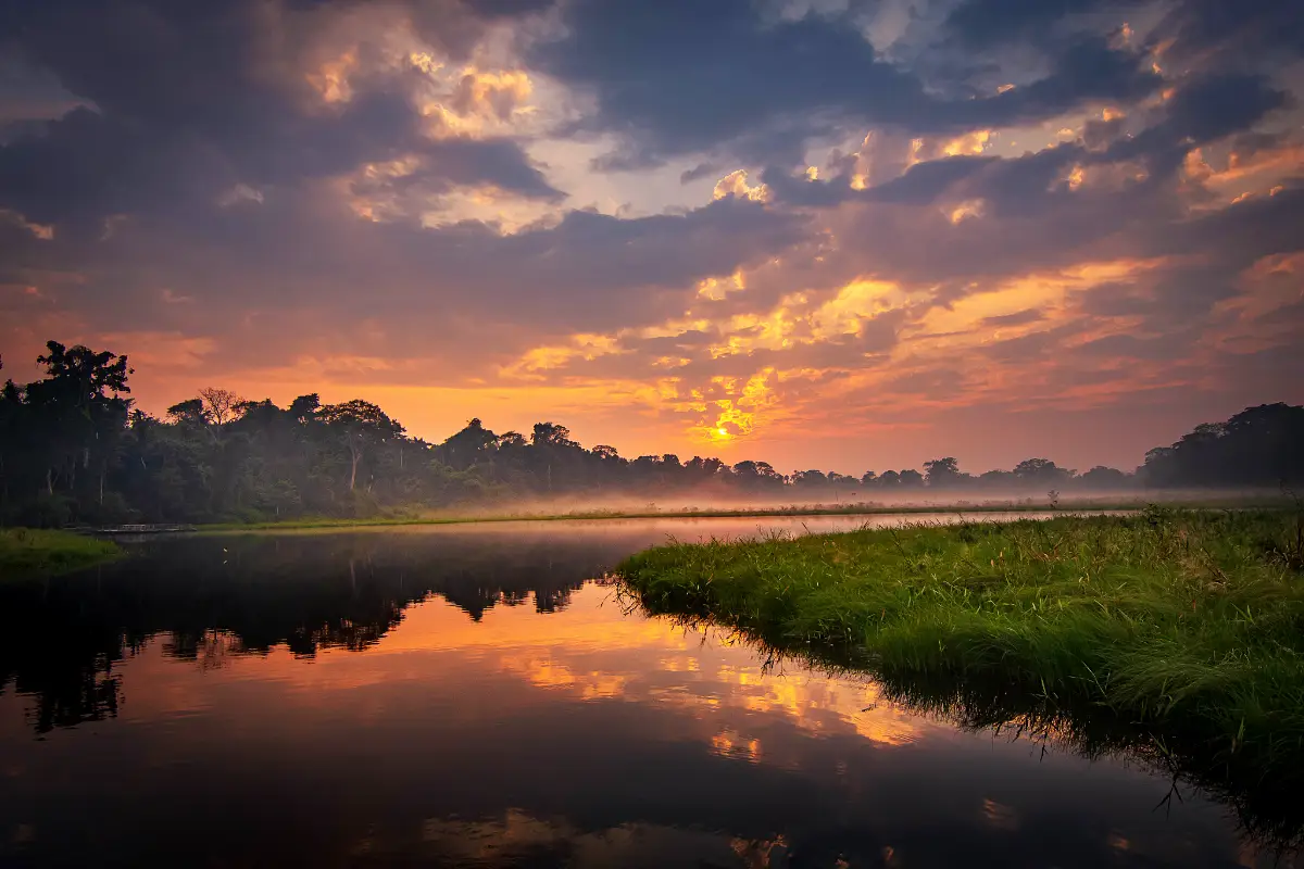 Atardecer en el río Tambopata | TreXperience