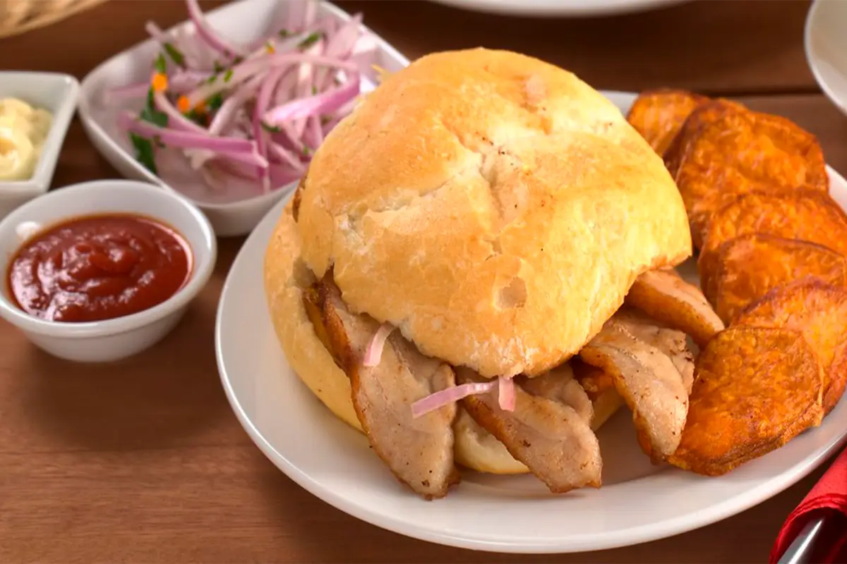 pan con chicharron winner breakfast world cup - TreXperience