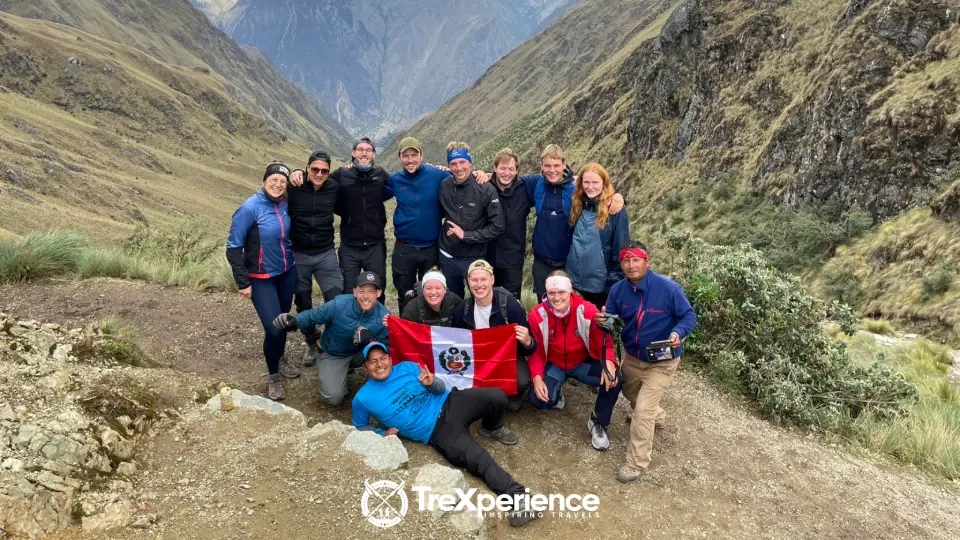 Peruvian flag in the Inca Trail | TreXperience