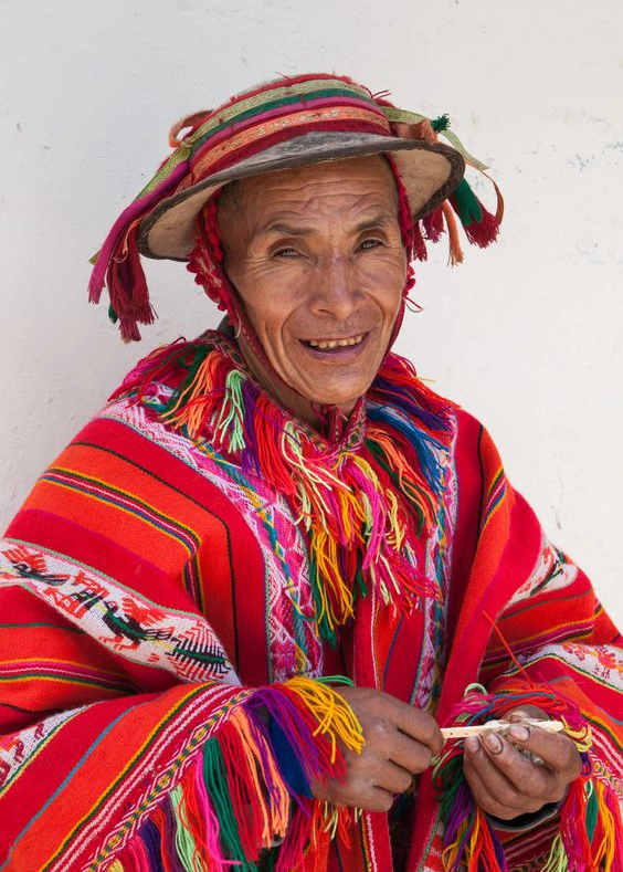 Peruvian poncho - Traditional Peruvian Clothing | TreXperience