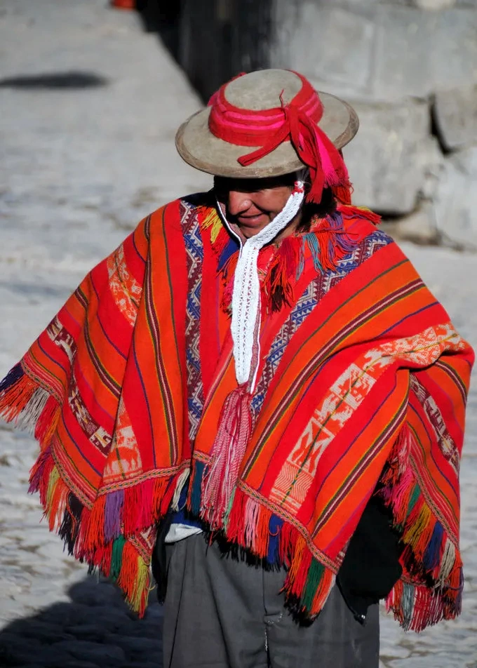 Peruvian man with poncho | TreXperience