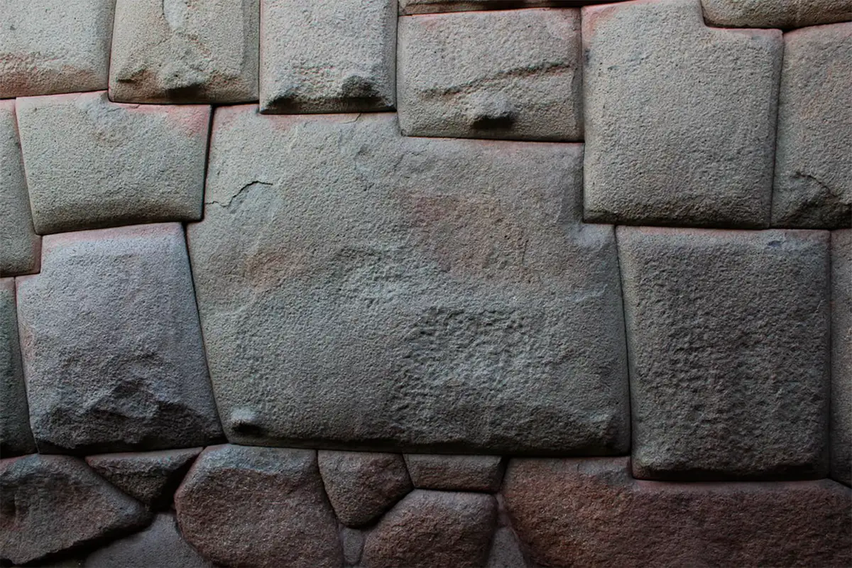 Twelve-Angled Stone | TreXperience Twelve-Angled Stone | TreXperience