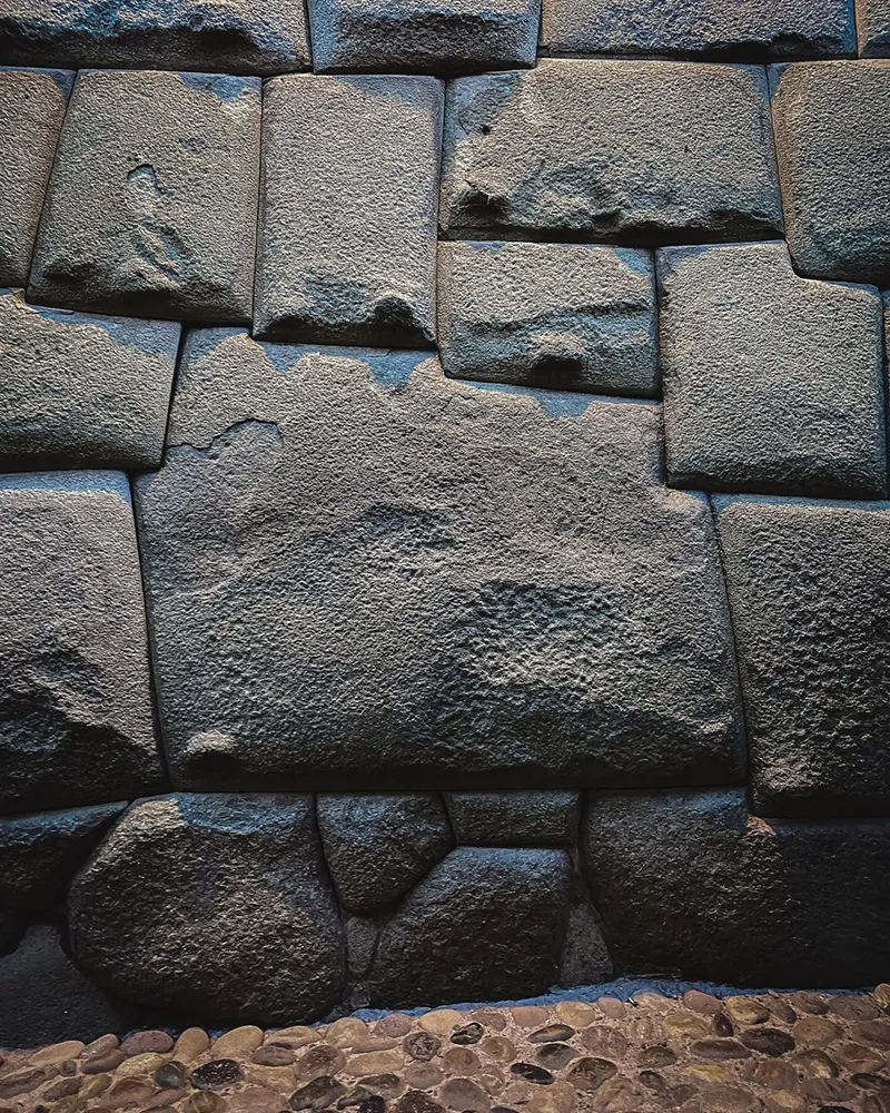 Twelve-angled stone - What to Do in Cusco | TreXperience