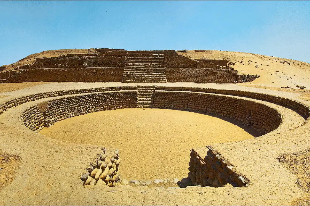 Plaza Circular Hundida de Caral | TreXperience Plaza Circular Hundida de Caral | TreXperience