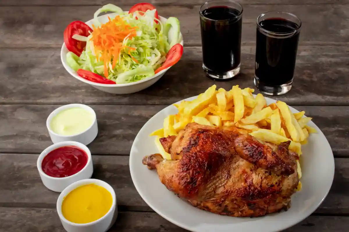 Pollo a la brasa tradicional with a glass of chicha morada | TreXperience