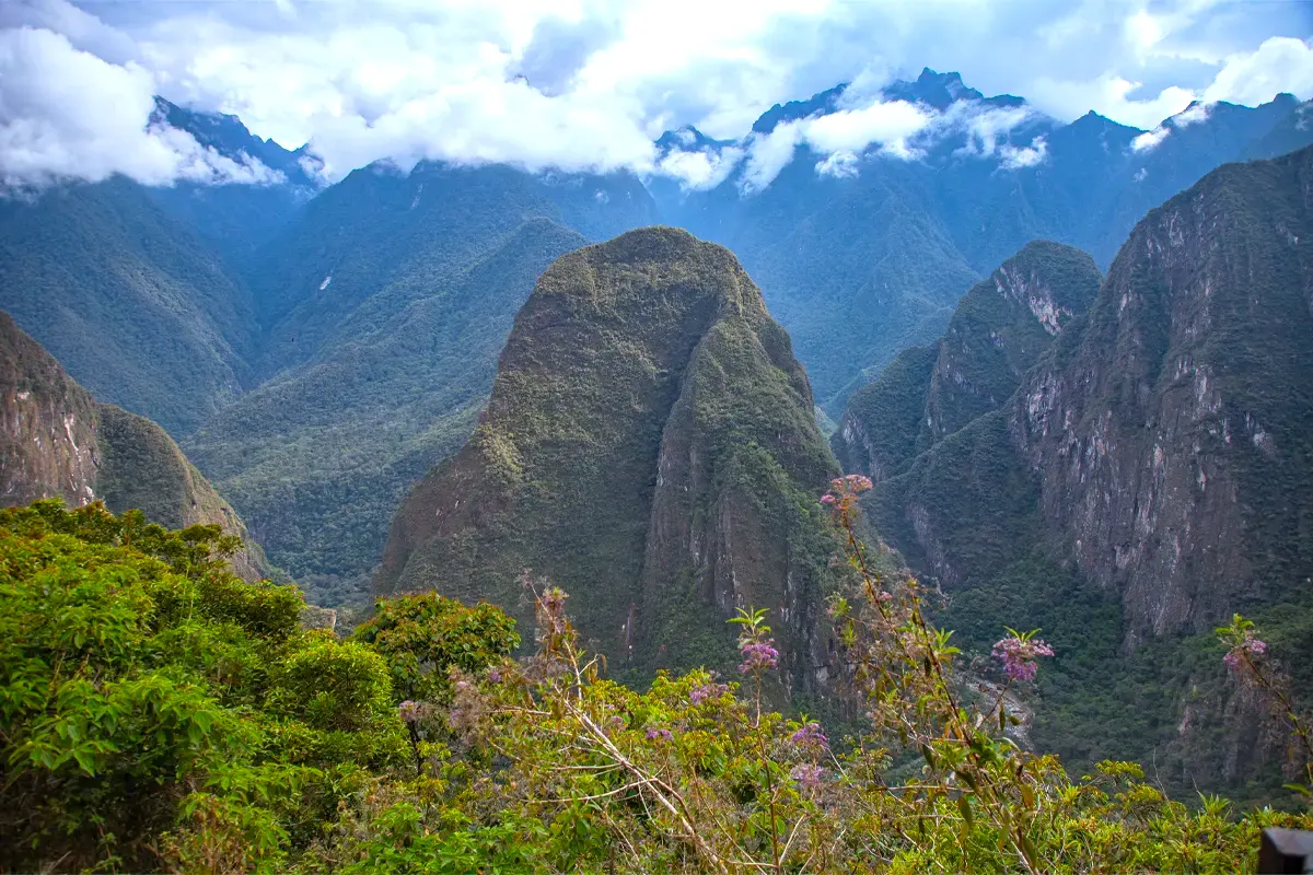 Montaña Putucusi a la derecha de Machu Picchu Montaña Putucusi a la derecha de Machu Picchu | TreXperience