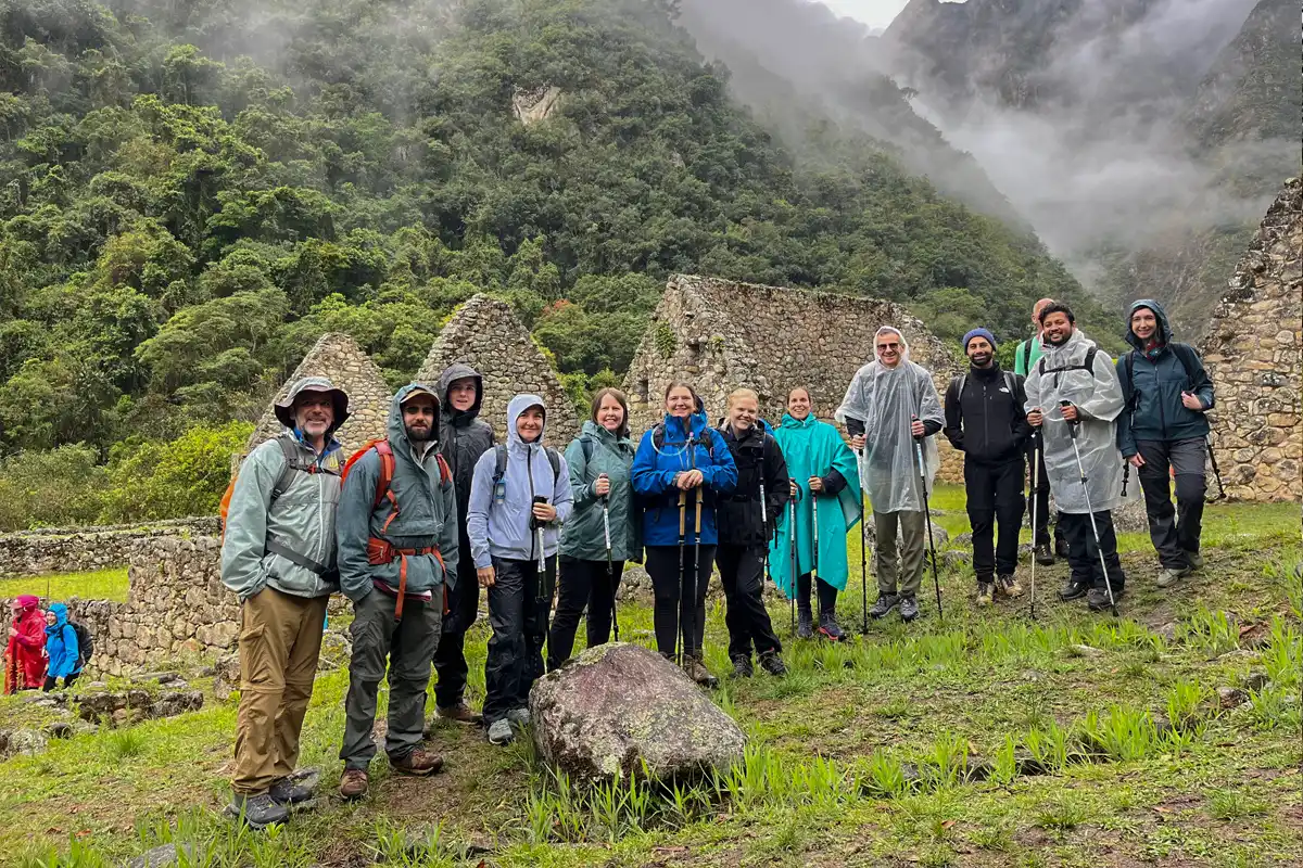 Paisajes verdes durante la temporada de lluvia en el Camino Inca a Machu Picchu Paisajes verdes durante la temporada de lluvia en el Camino Inca a Machu Picchu | TreXperience