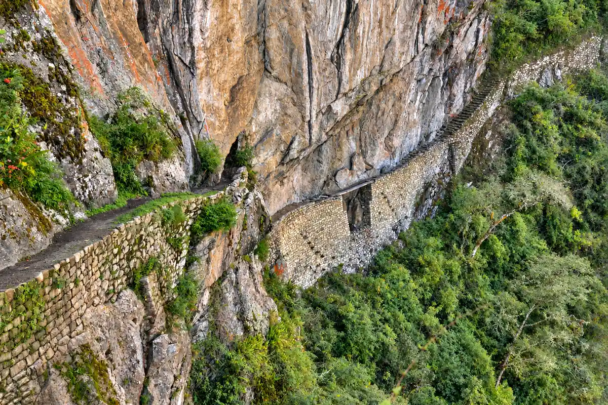 Puente Inca de Machu Picchu Puente Inca de Machu Picchu | TreXperience