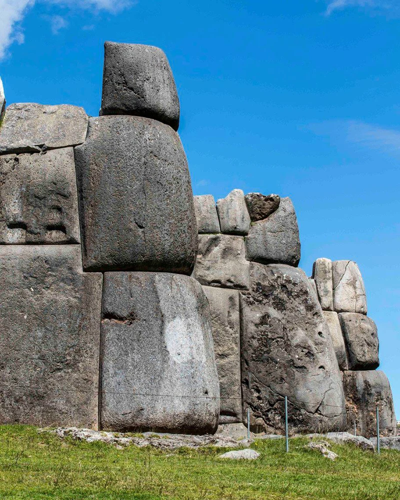 Sacsayhuaman stones | TreXperience