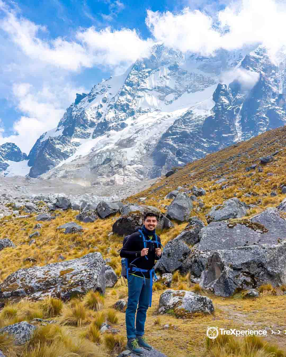 A man in the Salkantay Pass | TreXperience