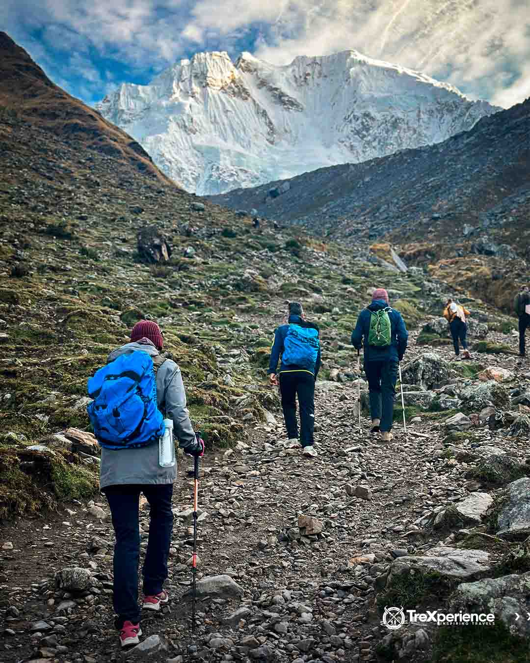 People walking in the Andes | TreXperience