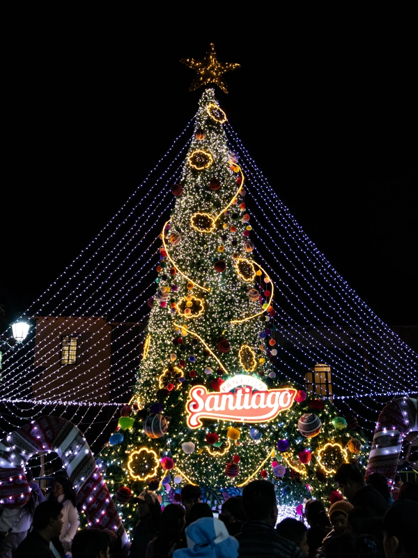 Christmas tree at Santiago Square on Christmas days