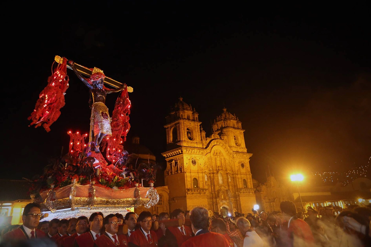 Procession of the Lord of the Earthquakes in Cusco. Holy Week in Cusco Peru | TreXperience