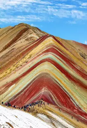 Montaña Arco Iris y Valle Rojo