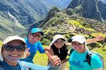 postal de viajeros en machu picchu | TreXperience