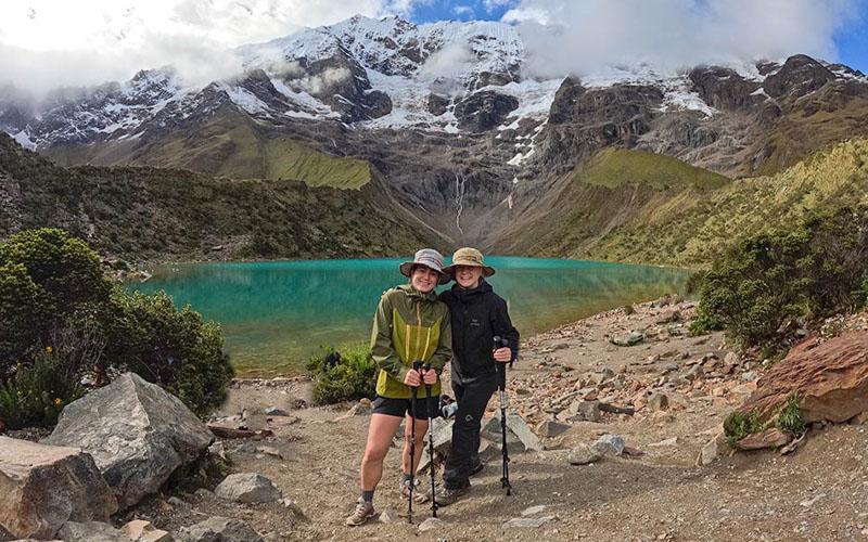 Tourist in the Humantay Lake enjoying the day | TreXperience