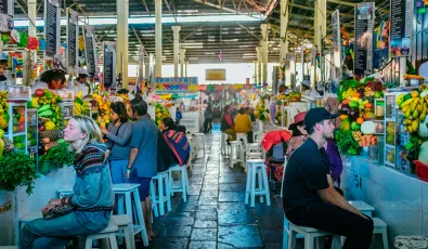 Taking fruit juice in markets in Cusco | TreXperience Taking fruit juice in markets in Cusco | TreXperience