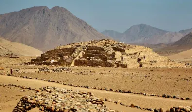 Pirámide Mayor de Caral, Perú | TreXperience Pirámide Mayor de Caral, Perú | TreXperience