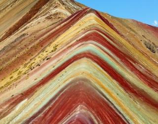 Montaña Arco Iris y Valle Rojo