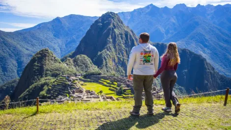 A lovely couple in Machu Picchu in May | TreXperience