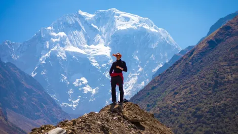 Montañas en Peru - Senderista en la Caminata Salkantay